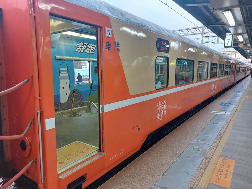 苗栗自強號故障！接駁車離站10分鐘「撞上闖軌男」　重傷搶救不治