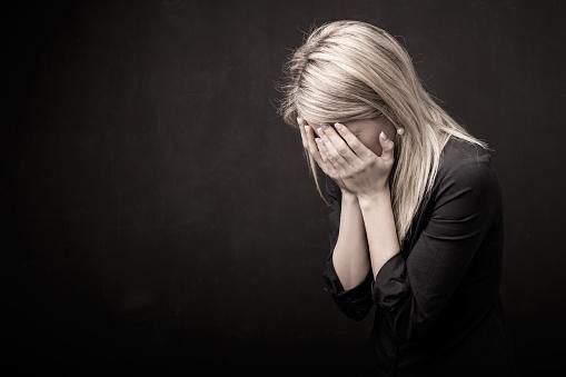 惡狼上司藉口「見世面」對實習女學生伸魔爪　求救信曝光引發眾怒