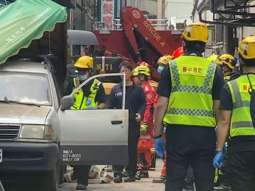 快訊/台中百年民宅倒塌　1人搶救無效身亡