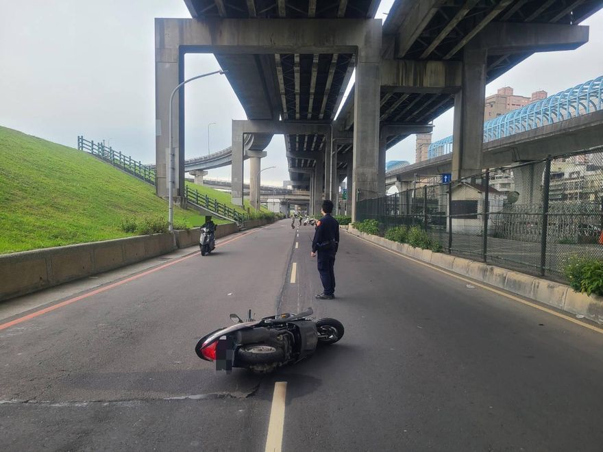 影/突然穿越車陣！晨運婦遭騎士撞擊　送醫搶救1小時身亡