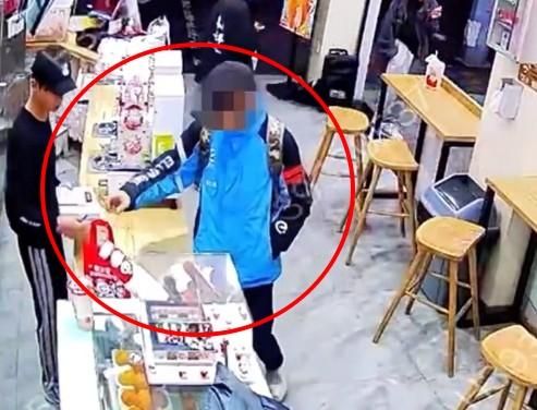影/男子偽裝外送員進店「順手牽奶茶」　機警店員看出「這端倪」報警逮人