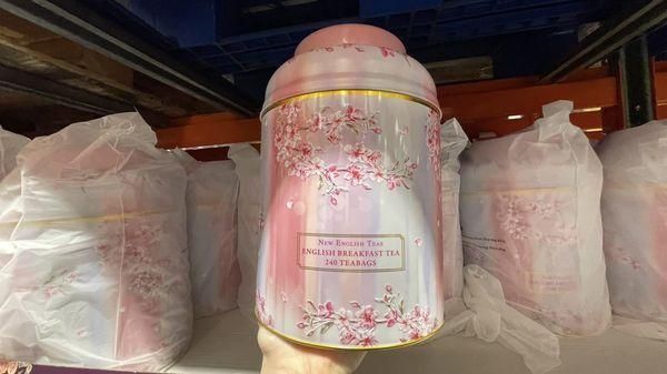 少女心噴發！「骨灰罈紅茶」換粉紅春裝　網：美到想把自己裝進去