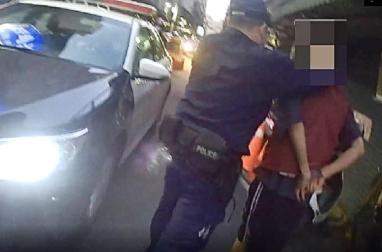 刁民一年打上千通電話亂報案　蘆洲警執法過當撬門上束帶遭記大過處分