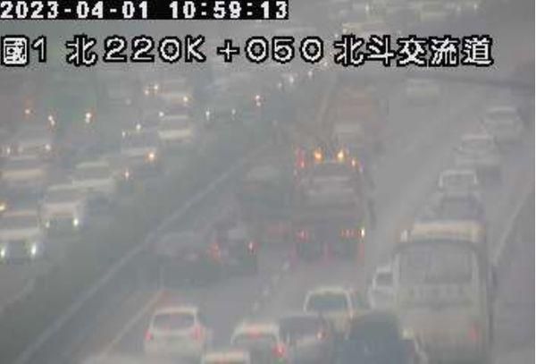 快訊/出遊民眾又崩潰了！國1北斗路段驚傳5車追撞　回堵車流至少3公里