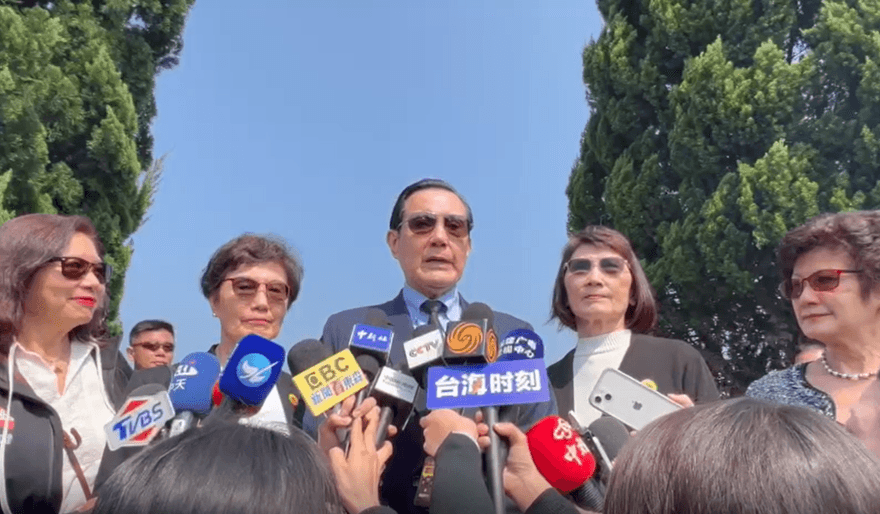 影/馬英九訪陸破冰　馬英九祭祖哭了！哽咽落淚述鄉情