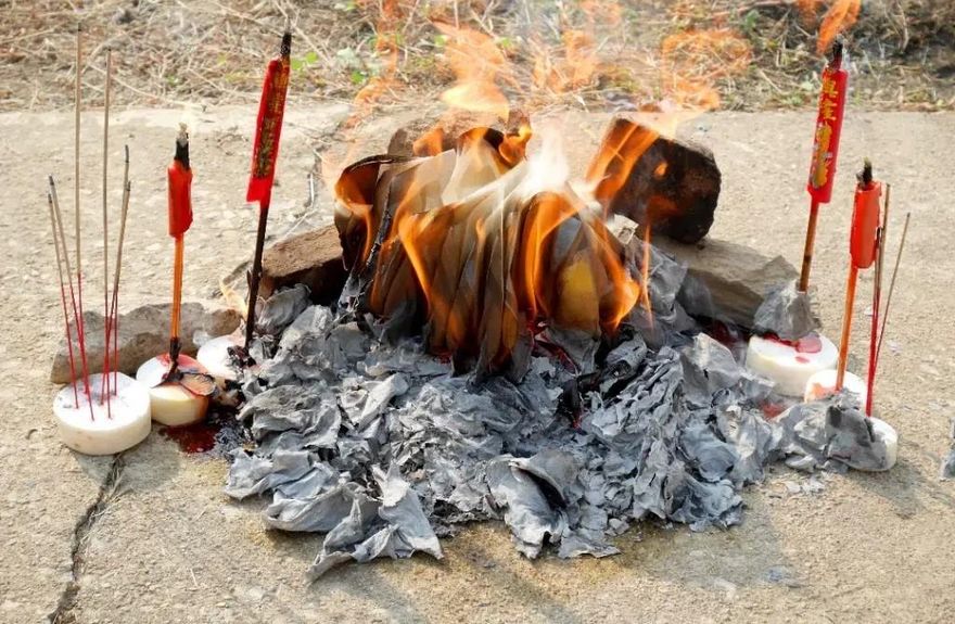 普渡攻略/希望祖先住豪宅「狂燒紙紮屋和美金」　命理師曝：陰間無法用