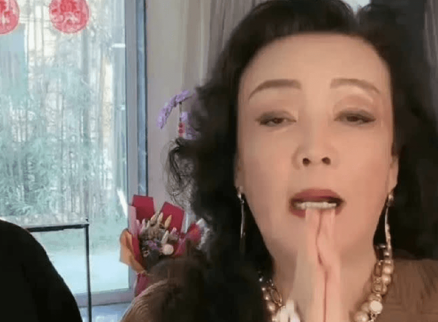 黃子佼性騷案/毀滅爆料扯大小S嗑藥　張蘭直播1舉動嗨喊：快來吃瓜！