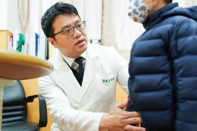 2歲男童鼠蹊部明顯凸起「腹股溝疝氣」！嚴重時有可能引發敗血性休克致死！