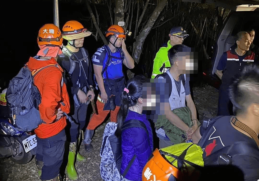 2台大生新北登山蒐集資料迷途　警消搜山3hr即刻救援成功