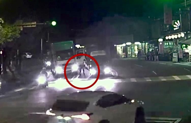 開北宜前車太龜2車起衝突　後車3人遭噴辣椒水互控傷害