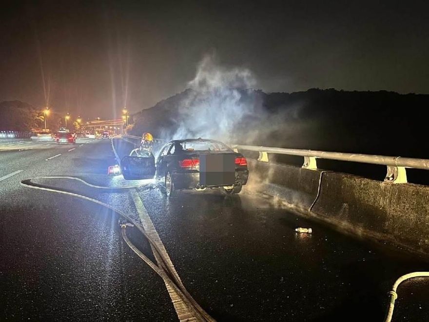 快訊/台中國3驚傳火燒車！BMW燃燒變火球　駕駛跳車躲一劫