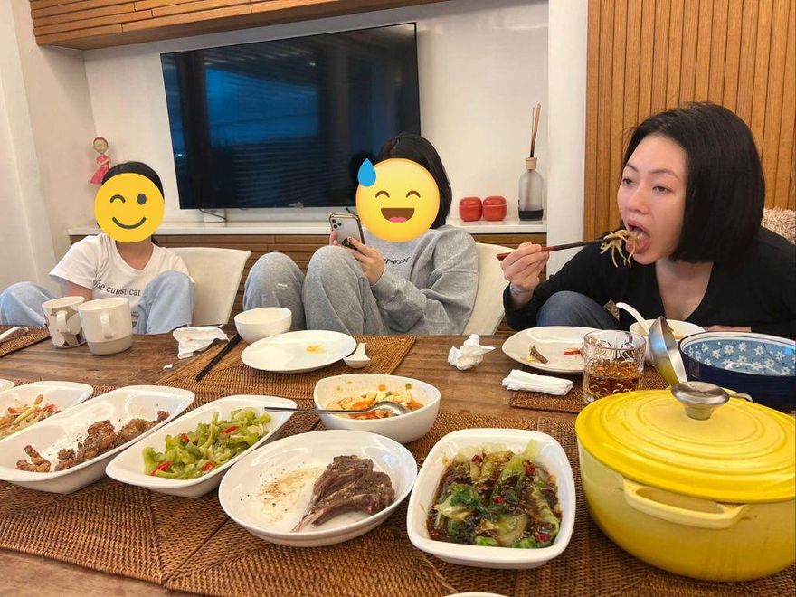 小S與女兒用餐照曝　作家列12點批「奇醜無比」：汪小菲不會像她一樣