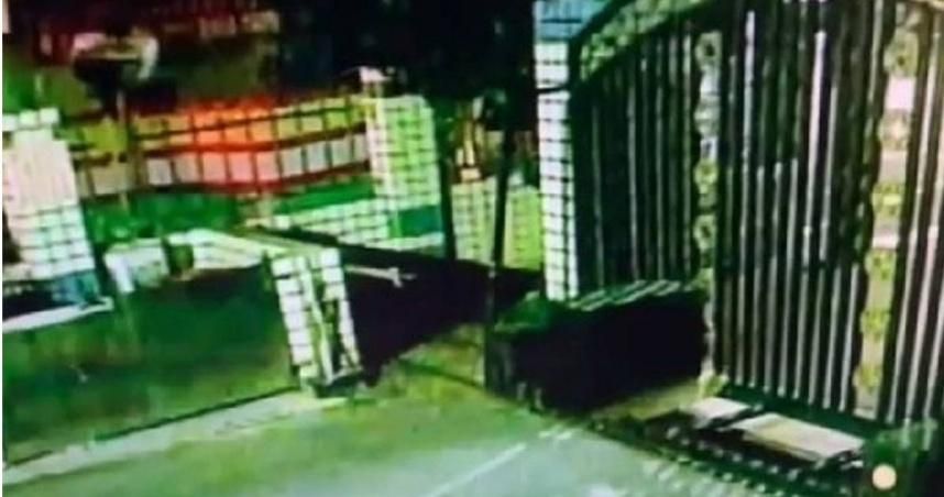 深夜傳巨響！2男開車扔水雷鞭炮　落網竟辯稱：心情不好
