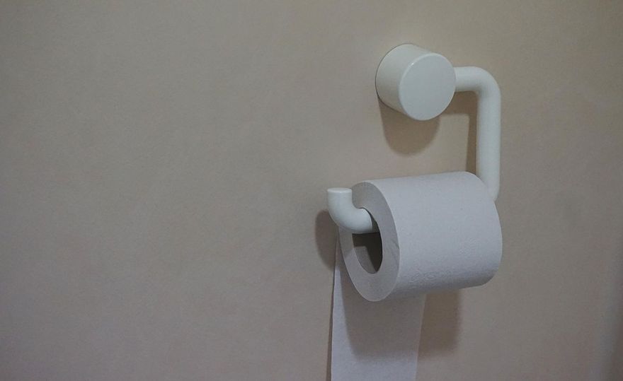 一吃飽馬上就想大號？外科醫曝3症狀：是大腸激躁症！