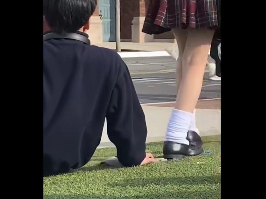 影/大阪環球「噁男偷拍裙底」！受害女看影片秒淚崩　哭喊：我該報警嗎