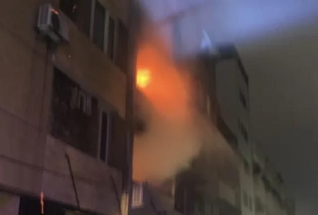 快訊/高雄透天厝大火「陽台烈焰噴竄」　撲滅後驚見夫妻不幸葬身火窟