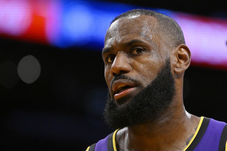 影/詹皇與湖人迷互噴！氣炸怒嗆Kobe鐵粉：別忘記我幫你拿一冠