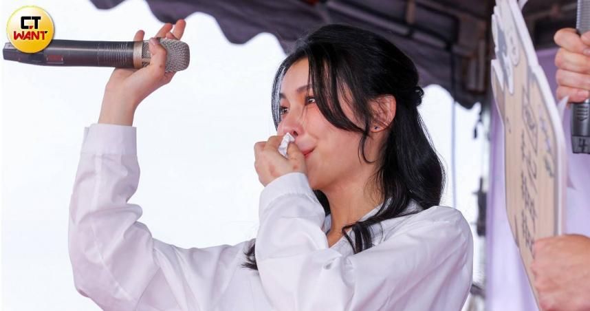 雙劈腿後神隱！采子復出落淚道歉　何孟遠台下低調現身力挺
