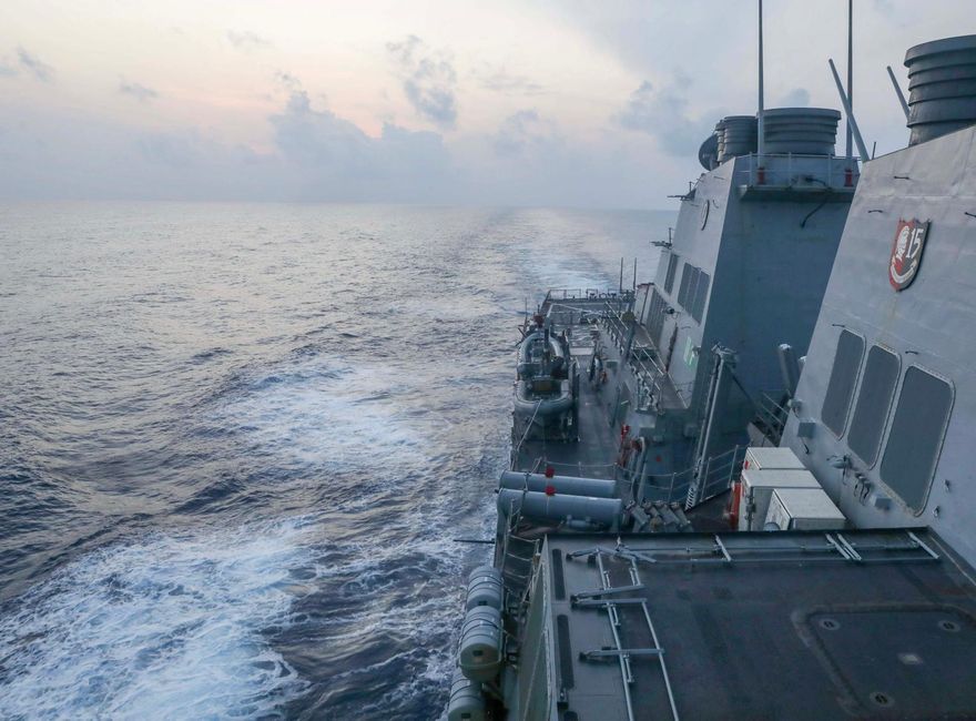 美驅逐艦航經南沙島礁海域　南部戰區回應了！稱全程跟監警戒