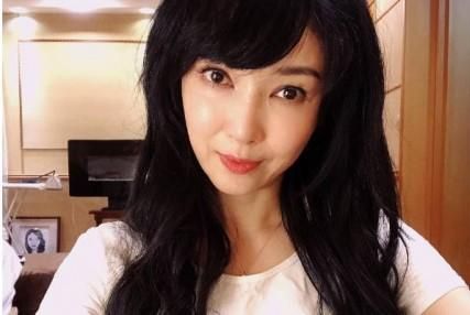 愛女出櫃遭罵「敗壞風俗」！美魔女辣媽霸氣護航　怒嗆酸民：替你們感到悲哀
