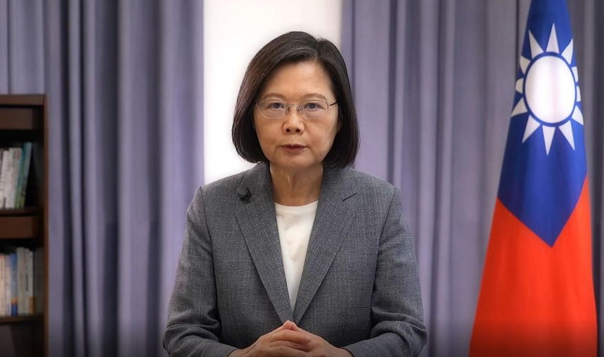 蔡英文臉書有新動作卻是為吹捧陳建仁　網友不滿狂酸「大小姐你醒啦」