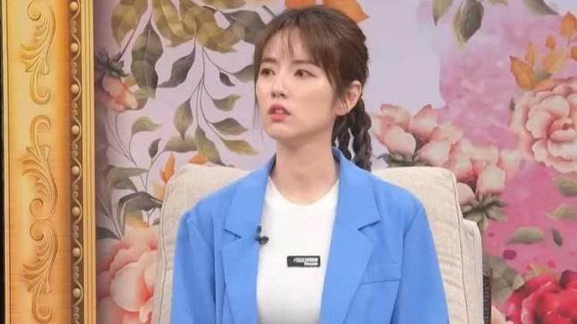 女星遭製作人徒手伸進內衣抓胸！她當場嚇傻：不知道摸了多久