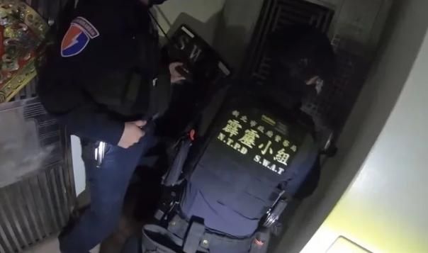 手段兇殘！台版柬埔寨首腦「暴虐式管理」　不認真不聽話就「毆打＋吃FM2＋電擊棒修理」