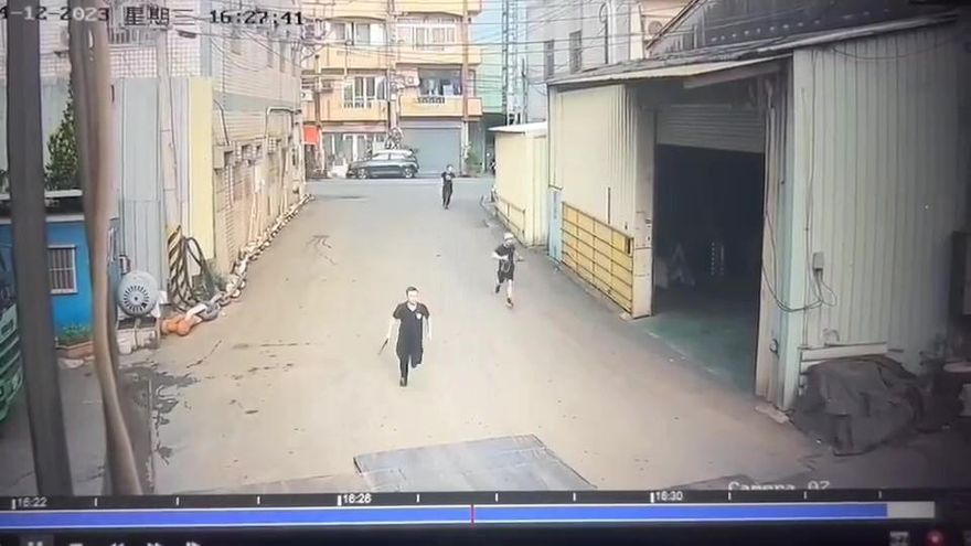 台中小吃店爆移工糾紛！現場遺留5顆子彈　1人腿部割傷送醫