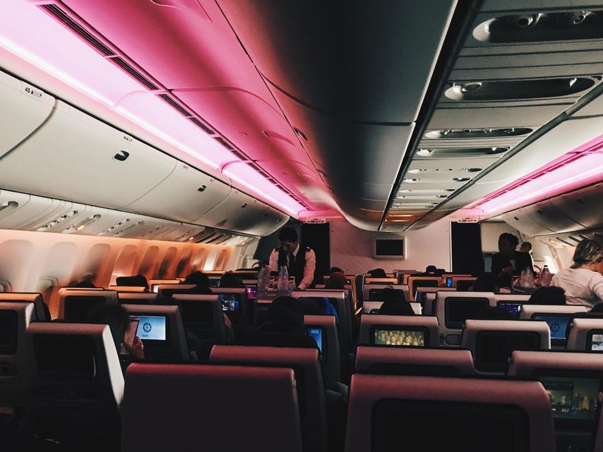 搭飛機不要穿！航空專家曝6大NG穿搭　瑜珈褲恐致命