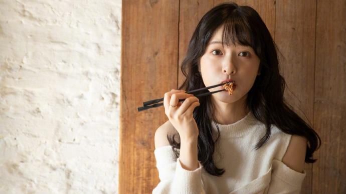 《長江七號》徐嬌25歲辣翻！大方曬超狂蜜桃臀　網驚：怎麼練的