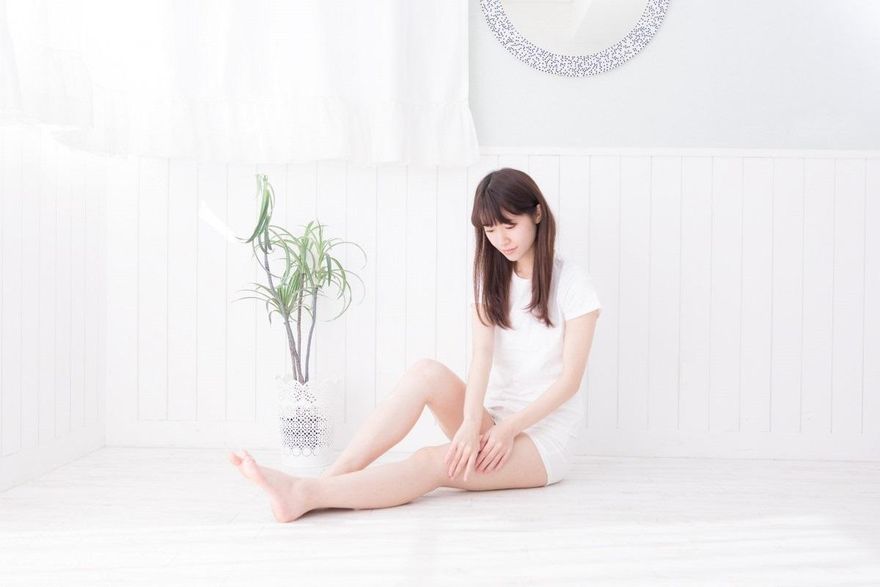 「妹妹」皺巴巴！正妹摸到「滿滿顆粒」憂長菜花 原因曝