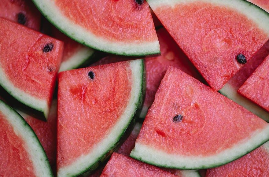 熟女養生忌油炸飲食卻「脂肪肝」、 三酸甘油脂破200！竟是把這1水果當正餐吃造成