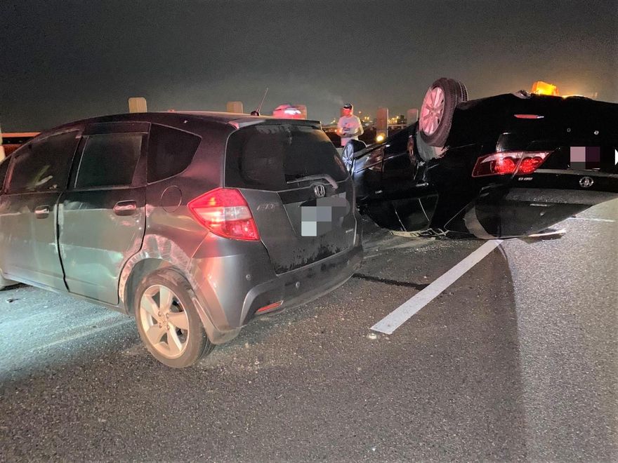 影/國5蘇澳段爆2車相撞事故！1車翻覆4人一度受困　傷者中還有孕婦