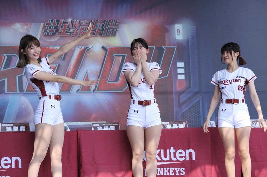 肉腿還是鳥仔腳好？母胎單身的他戀「蜜腿」　34D豐腴女也炫照男友愛這雙