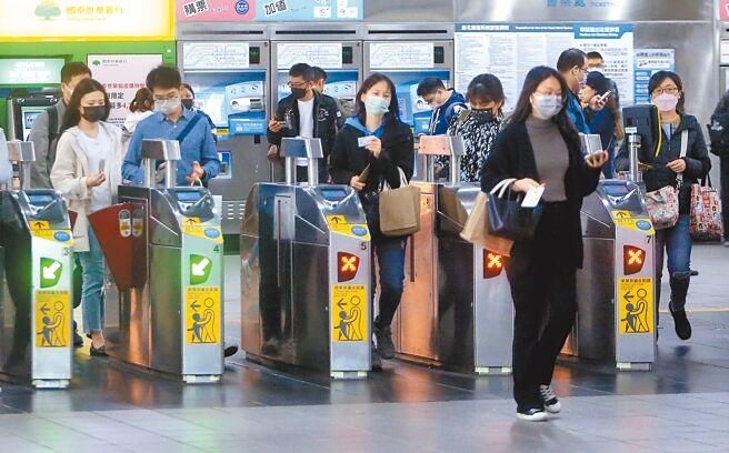 搭捷運、公車、火車今起免戴口罩　剩2處強制戴緊緊