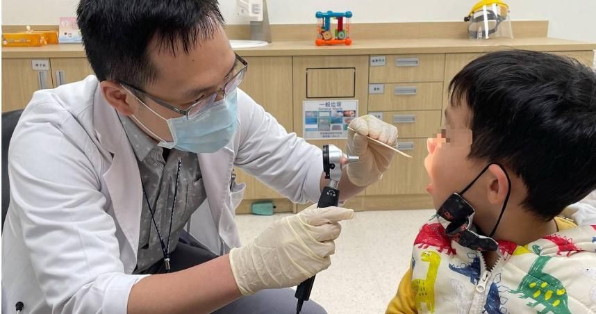 孩染腸病毒！媽被醫勸「不能上學」驚吐1句　網怒了：以為在抓交替？