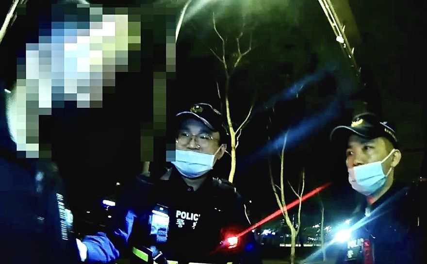 差太多！槍砲通緝犯遇警攔查　謊報80歲老父身分遭識破