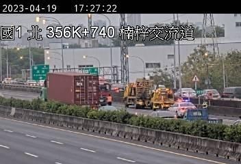 快訊/國1高雄楠梓段大貨車車禍！占用2車道　後方回堵5公里