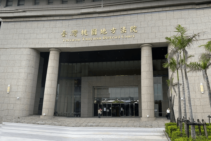 桃園男模仿網紅「鞋子放超商冷藏櫃」代價曝光　超商提一要求被駁回