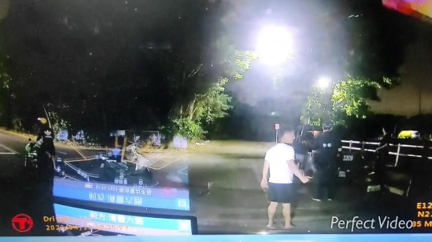 快訊/高雄驚傳牛隻逃跑！牠撞傷飼主遭圍捕…躲草叢與警對峙