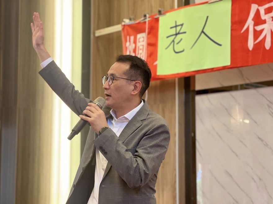 鄭運鵬挺陳建仁甩鍋新北！網炸鍋轟：台南88槍擊案怎不見你吭一聲