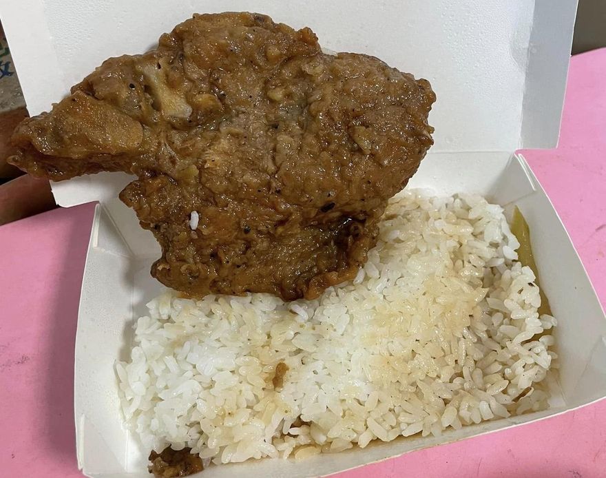 花80元買排骨飯「看到了寂寞」！氣炸留負評被老闆洗臉　她認真檢討自己