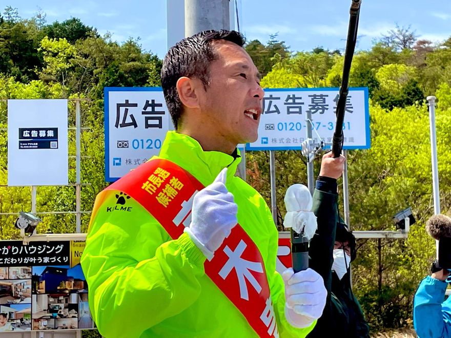 政治暴力事件又一樁！日本市長候選人街頭演說遇襲　遭人鎖喉撲倒