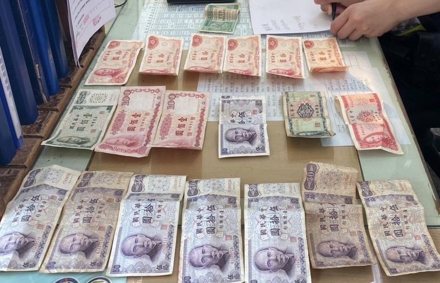 過路財神！清潔隊清運家具上次撿到金飾　這次夾帶「絕版鈔」