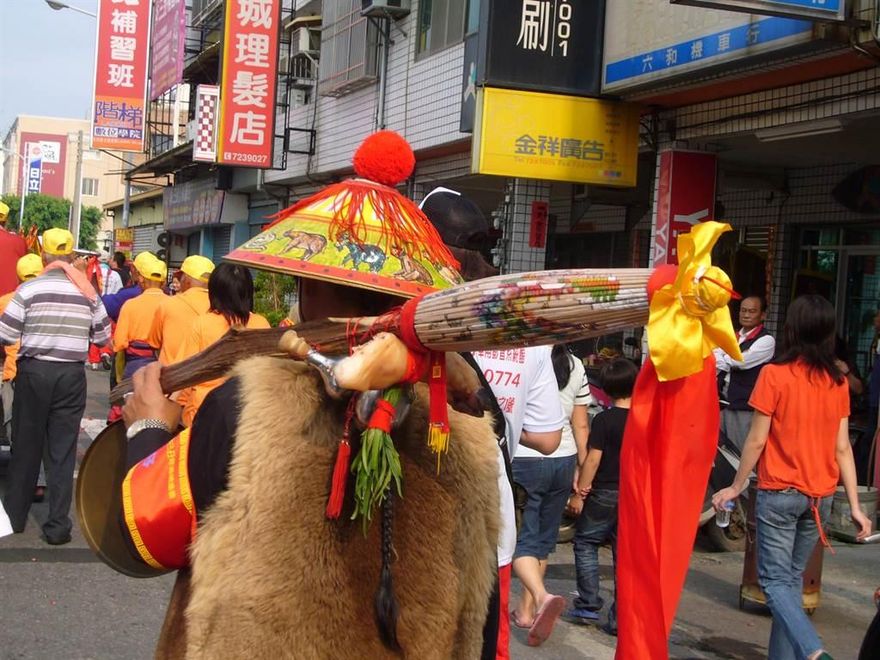 大甲媽遶境/開隊先鋒「報馬仔」20配件藏玄機　反穿羊襖特別暖