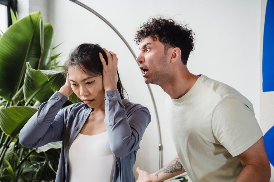 妻偷用情趣用品！他罵「私生活很亂」　遭諷：沒看過A片打手槍？