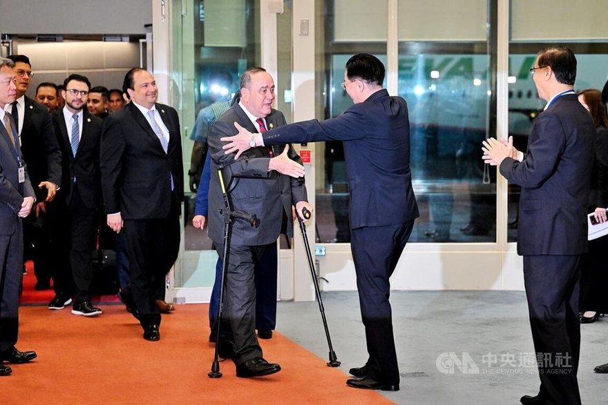 瓜地馬拉總統率團訪台　陸外交部酸：自欺欺人的把戲