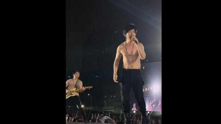影/五月天真的脫了！石頭、怪獸上空嗨翻香港　歌迷驚喜：福利好好