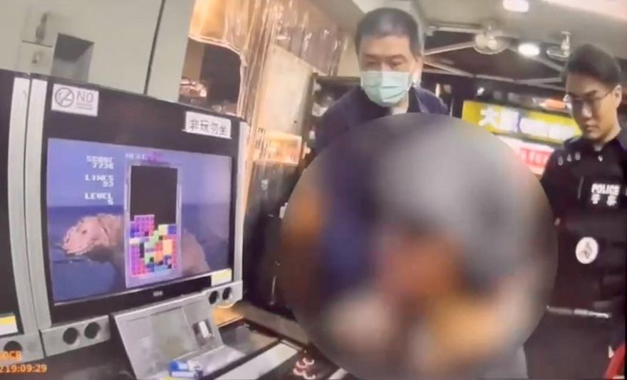 灰髮男西門站前硬搶婦人包包　得手後爽打「俄羅斯方塊」遭警活逮