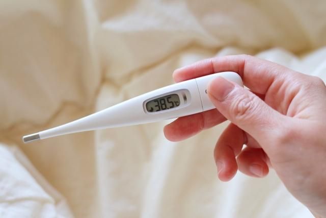 陳天仁2歲女兒「半夜高燒吐血水」3度就醫才找到原因：大人口水害的
